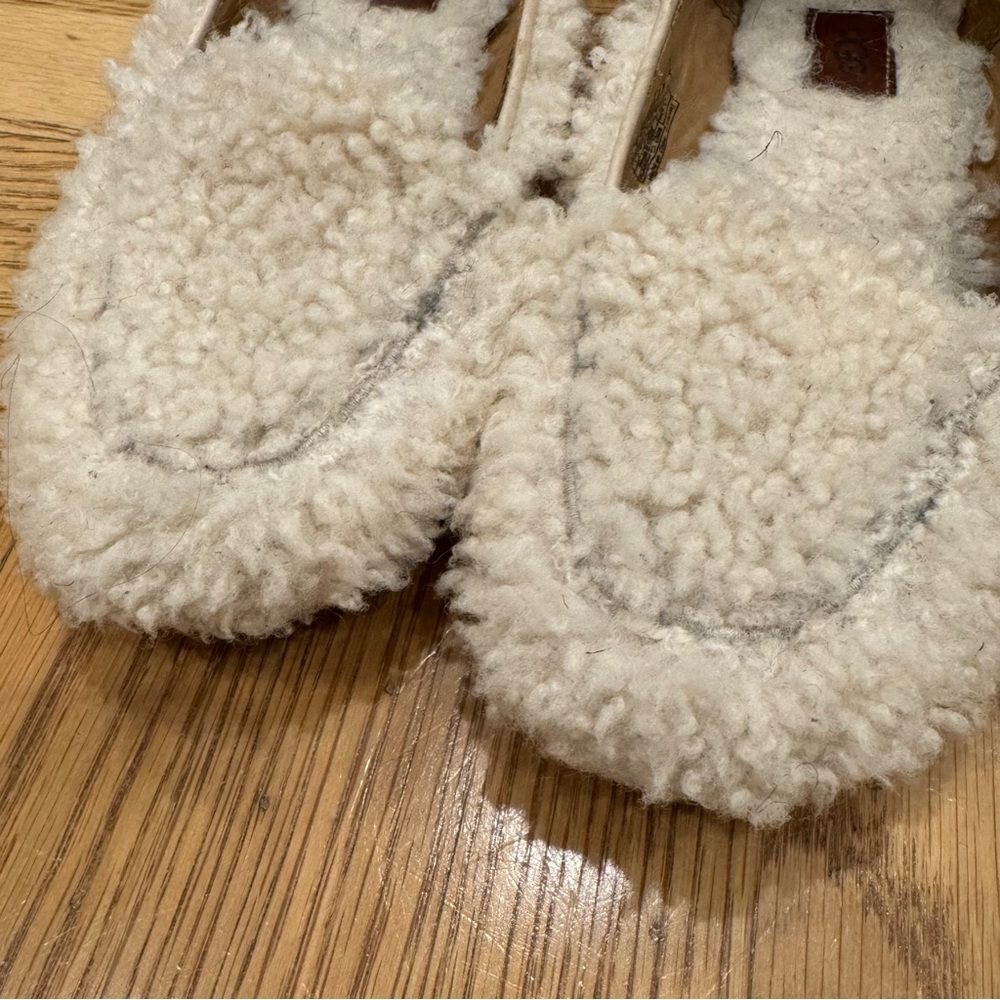UGG Hailey Women's sz 6 Cozy Cream Sherpa slippers loafers Used - great! - Picture 9 of 9